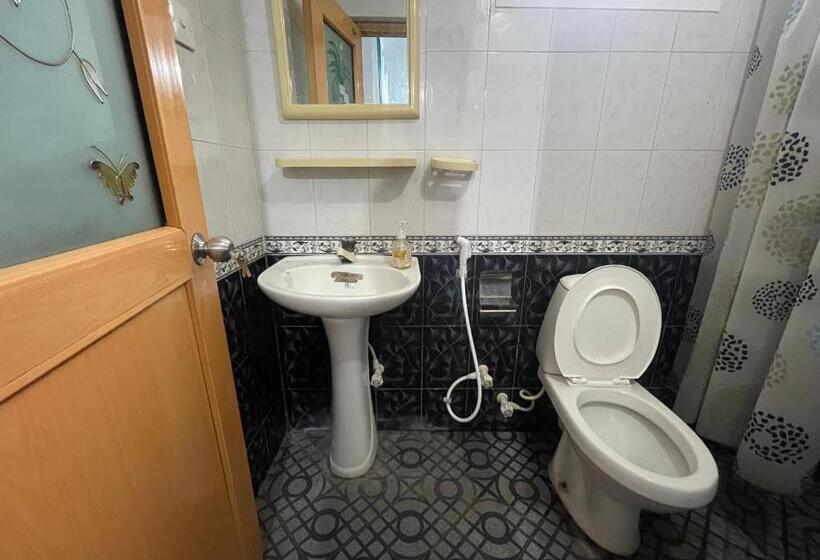 Пансион Rock Cascade Tourist Home &cookery School