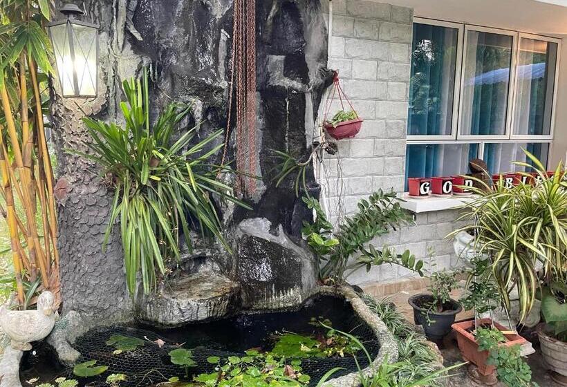 Пансион Rock Cascade Tourist Home &cookery School