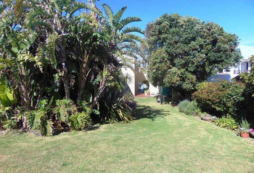 ペンション Whale Watchers Inn