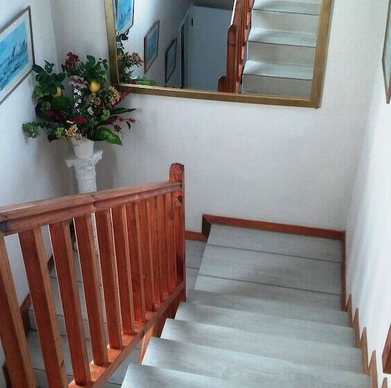 ペンション Whale Watchers Inn