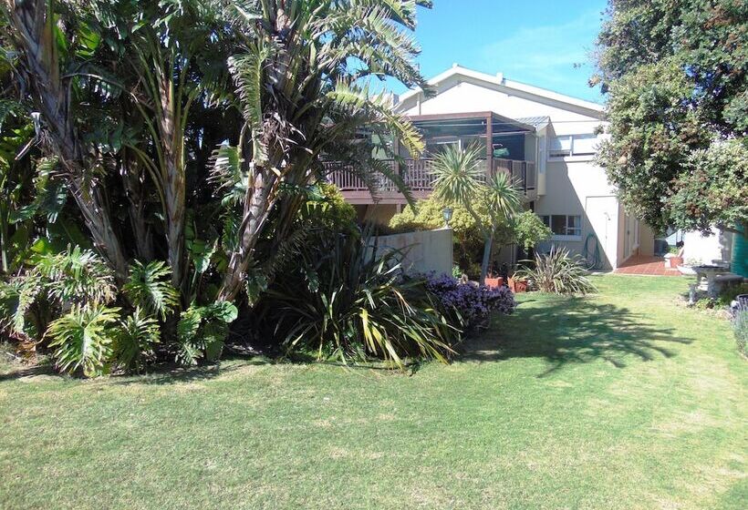 ペンション Whale Watchers Inn