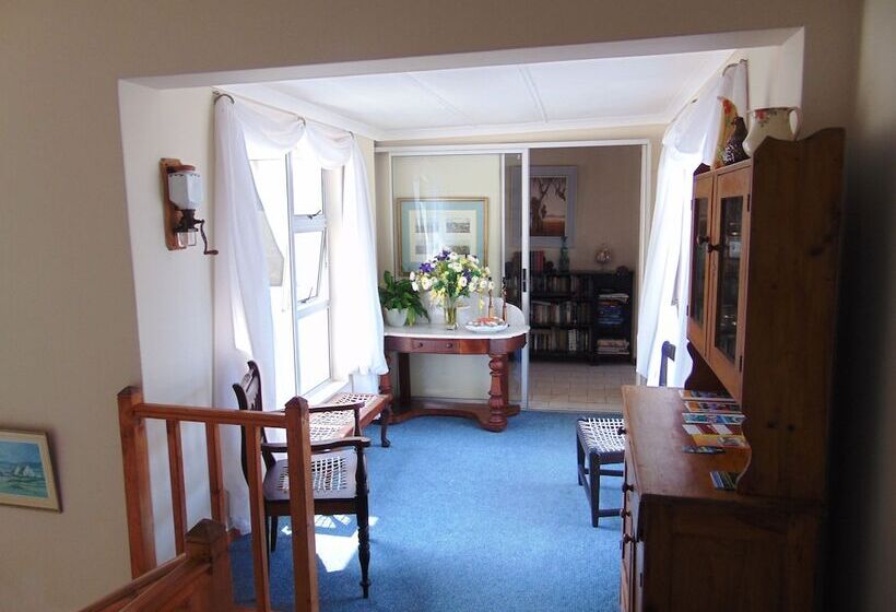 ペンション Whale Watchers Inn