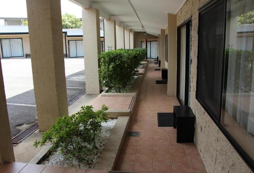 The Pioneer Way Motel