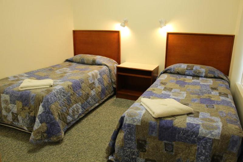 The Pioneer Way Motel