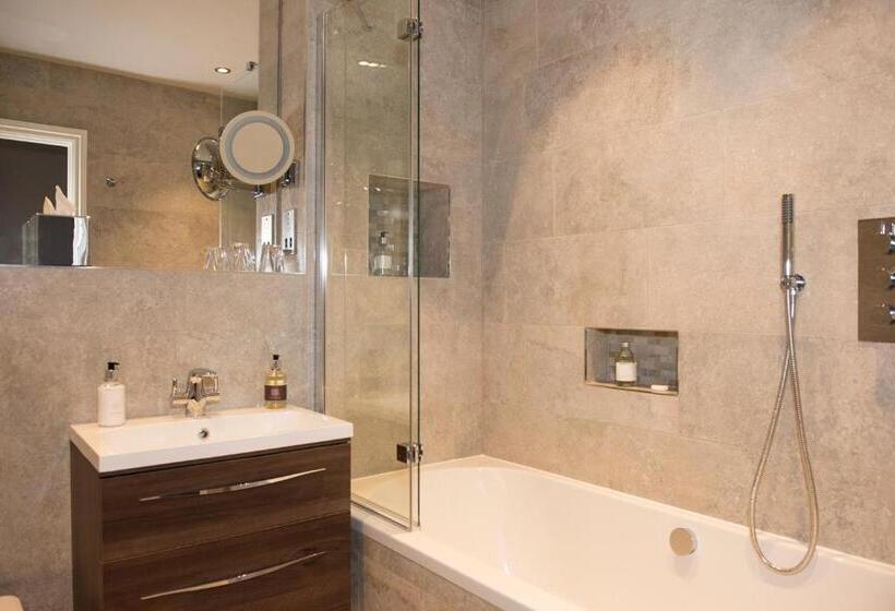 Roundthorn Country House & Luxury Apartments