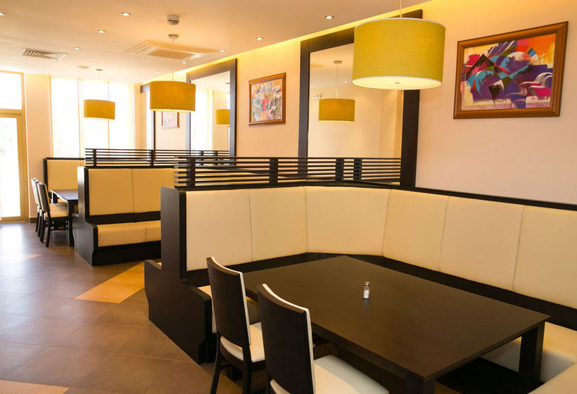 בית מלון כפרי St. John Hill Apartments