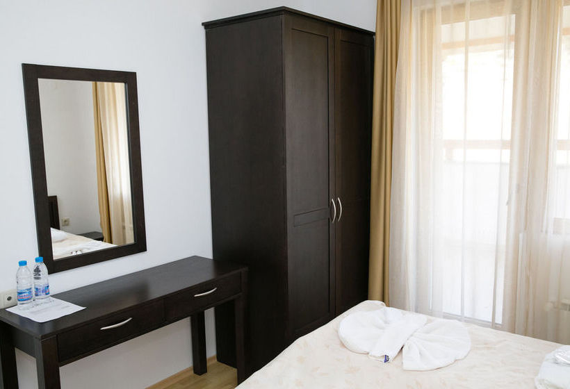 בית מלון כפרי St. John Hill Apartments