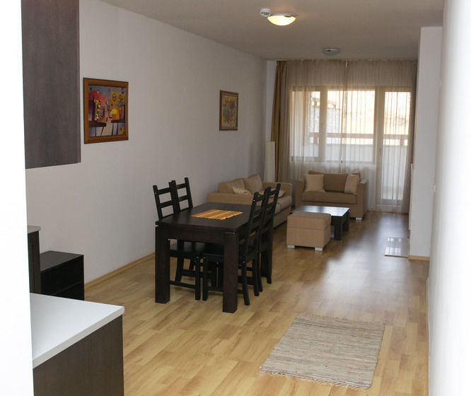 בית מלון כפרי St. John Hill Apartments