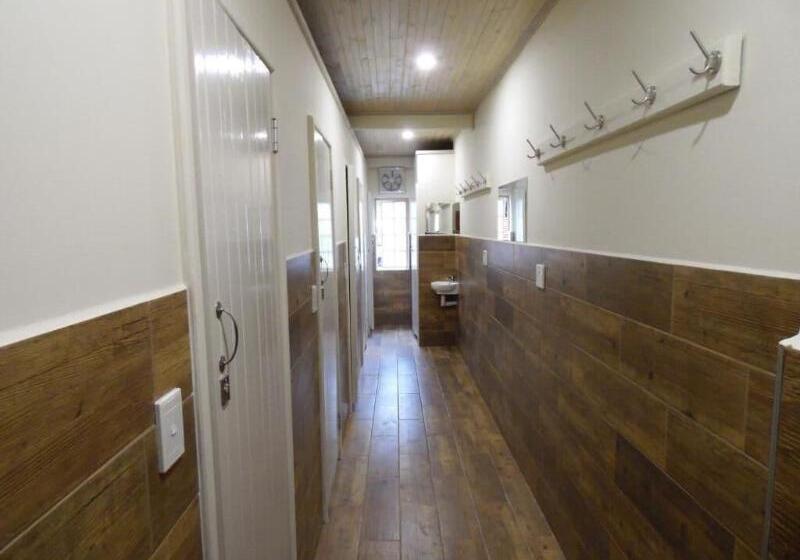 Общежитие Urban Glamping Tranquil International Backpacking Village