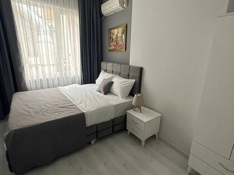 هاستل Oldmile Palace