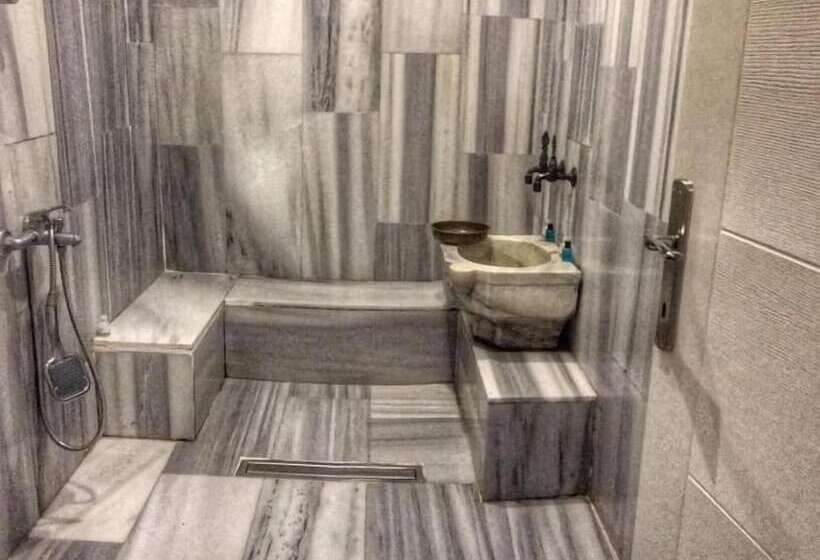 هاستل Oldmile Palace