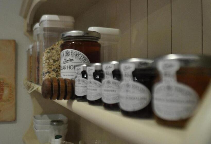 مبيت وإفطار Canford Crossing