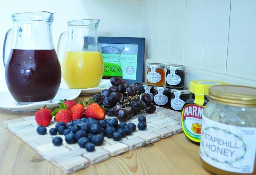 مبيت وإفطار Canford Crossing