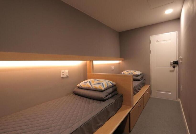 Blueboat Hostel Gyeongju