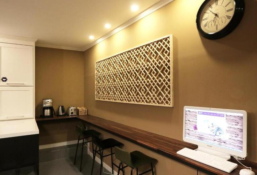 Blueboat Hostel Gyeongju