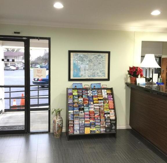 Hi Way Host Motel