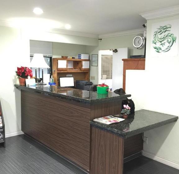 Hi Way Host Motel