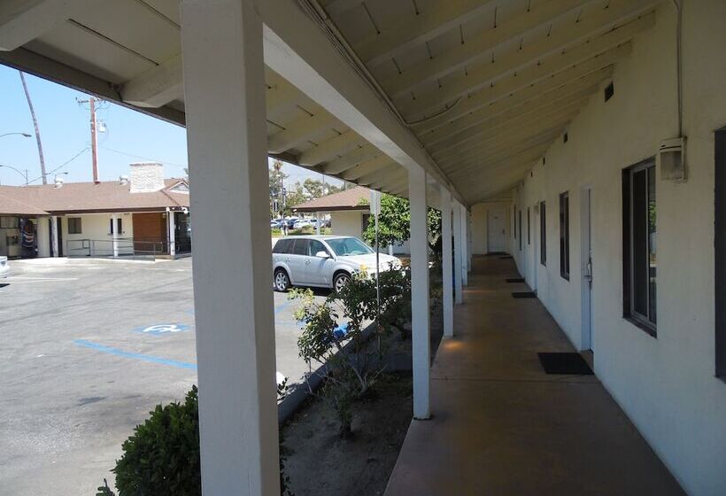 Hi Way Host Motel