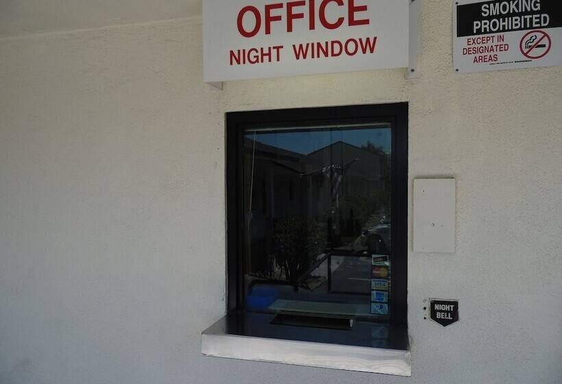 Hi Way Host Motel