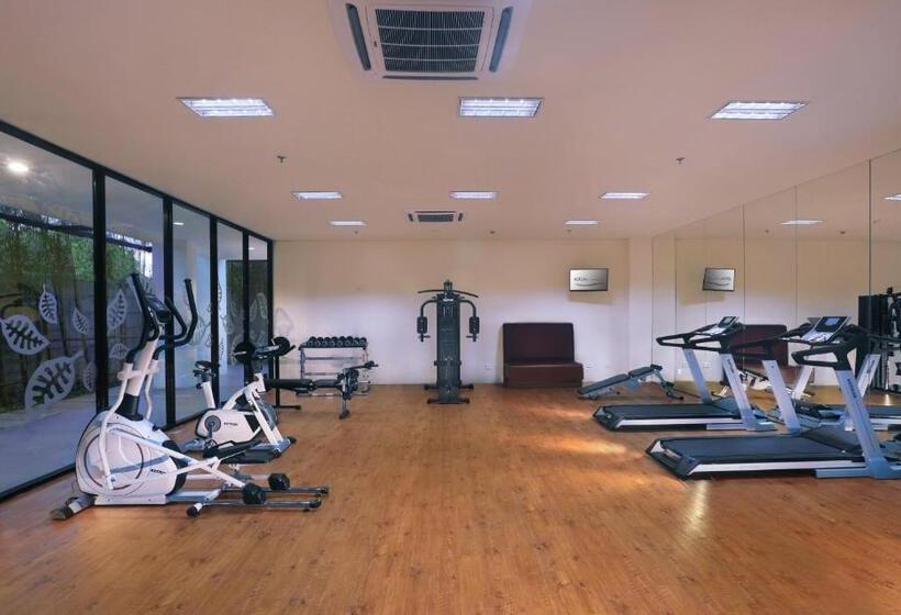 בית מלון כפרי Aston Bojonegoro City