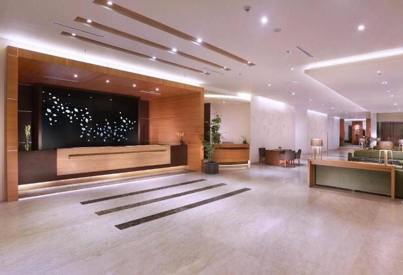 בית מלון כפרי Aston Bojonegoro City