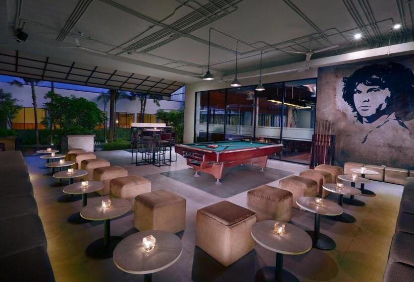 בית מלון כפרי Aston Bojonegoro City