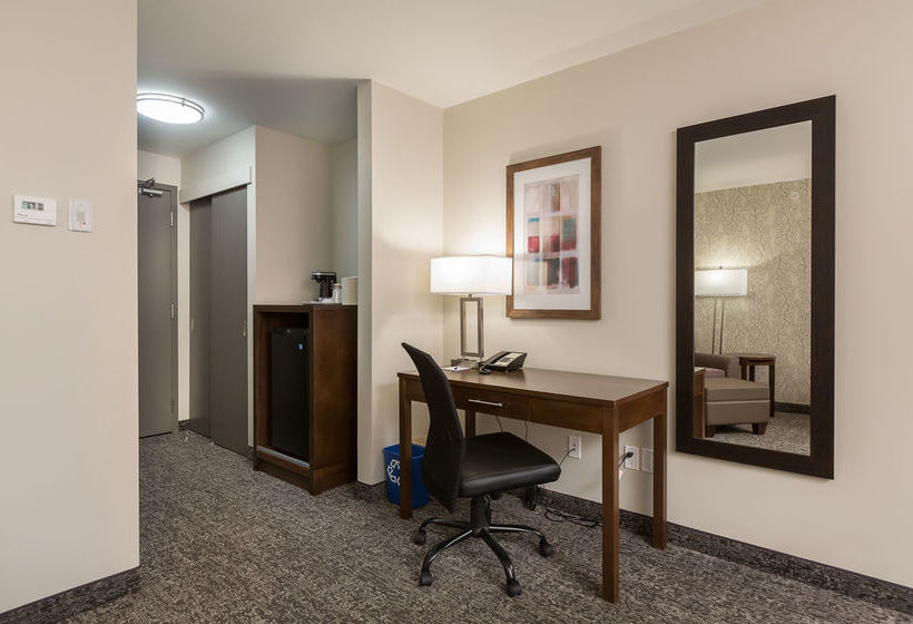 فندق Best Western Plus Chestermere