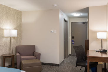 هتل Best Western Plus Chestermere