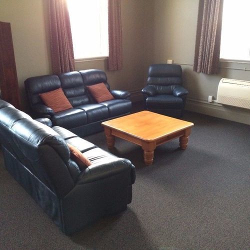 هتل Burns Lodge At Holy Cross Centre