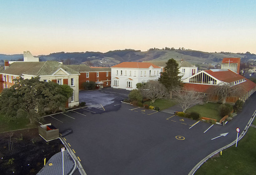 هتل Burns Lodge At Holy Cross Centre