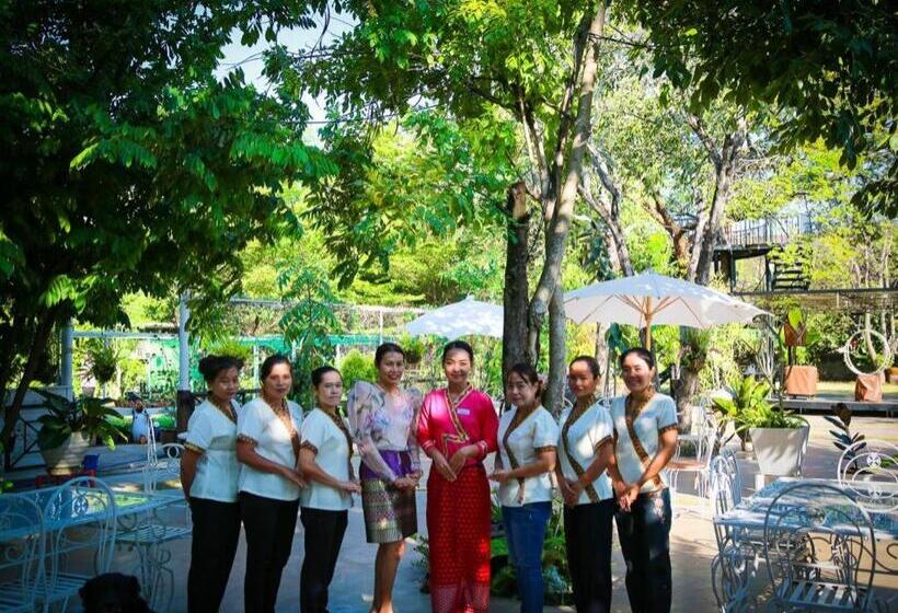 Отель Chayada Garden House And Resort