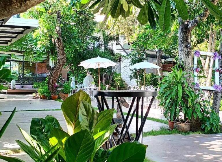 Отель Chayada Garden House And Resort