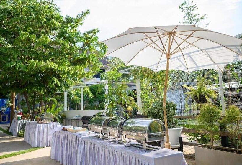 Отель Chayada Garden House And Resort