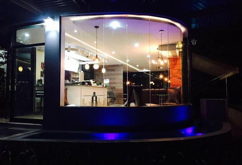 Отель Chayada Garden House And Resort