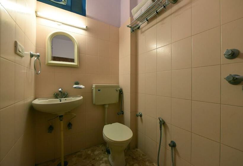 Collection O Hotel Blue Bird