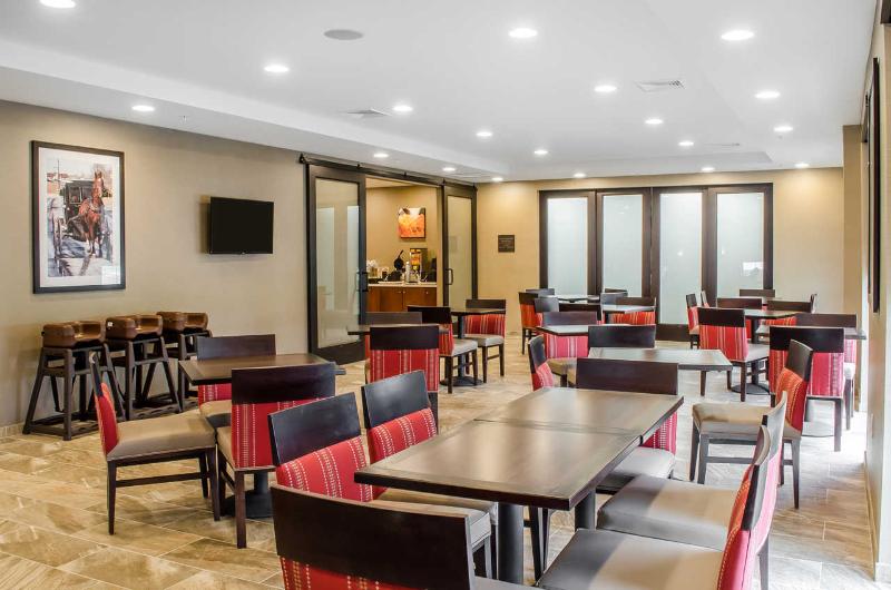 Отель Comfort Suites Manheim Lancaster