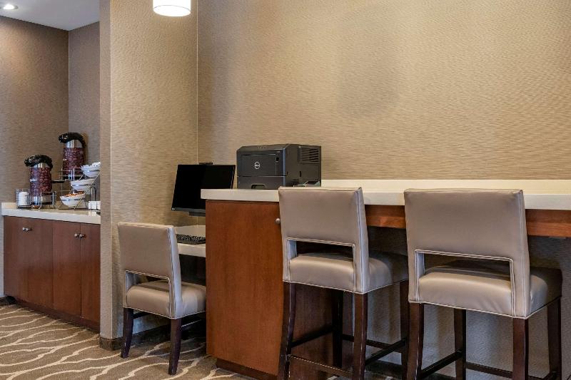 Отель Comfort Suites Manheim Lancaster