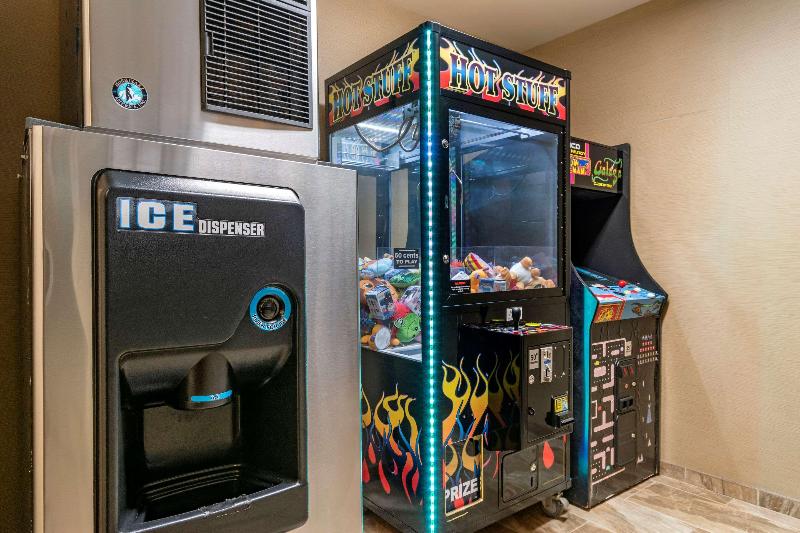 Отель Comfort Suites Manheim Lancaster