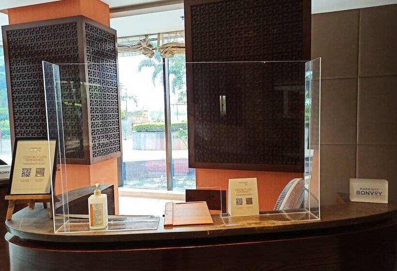 فندق Courtyard By Marriott Raipur