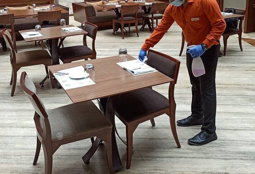 فندق Courtyard By Marriott Raipur