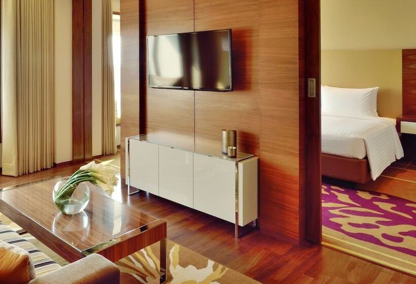 فندق Courtyard By Marriott Raipur