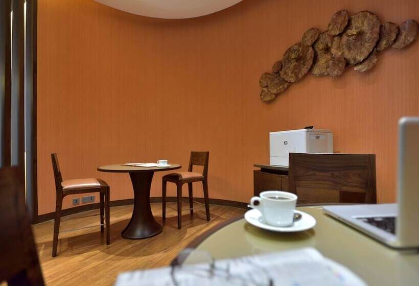 فندق Courtyard By Marriott Raipur