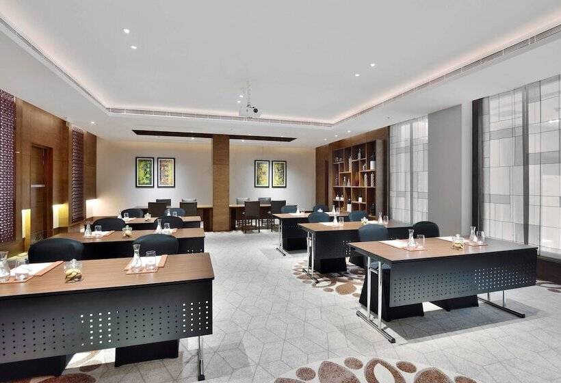 فندق Courtyard By Marriott Raipur