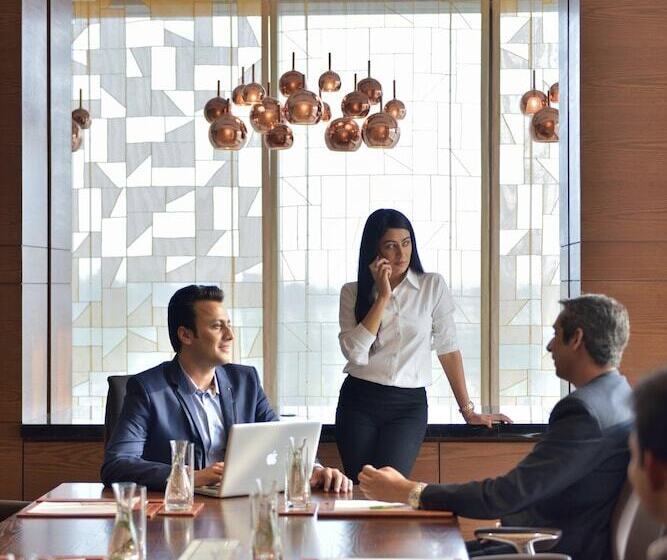 فندق Courtyard By Marriott Raipur