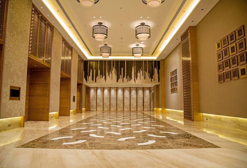 فندق Courtyard By Marriott Raipur