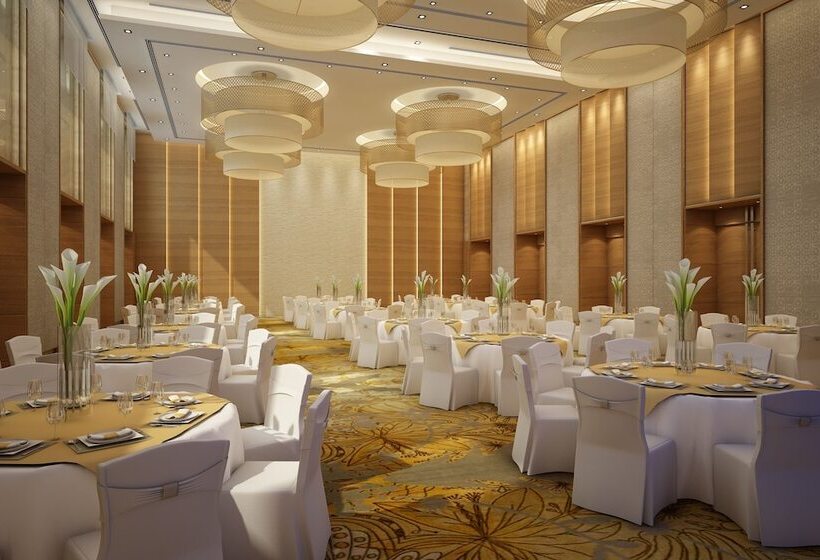 فندق Courtyard By Marriott Raipur