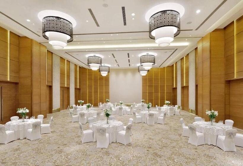 فندق Courtyard By Marriott Raipur