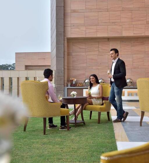 فندق Courtyard By Marriott Raipur
