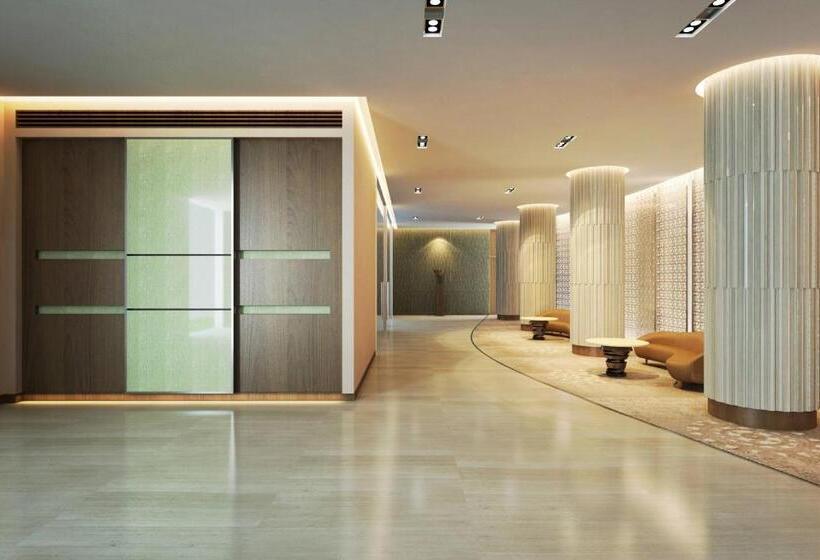 فندق Courtyard By Marriott Raipur