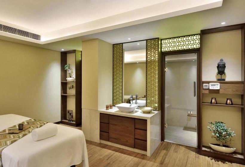 فندق Courtyard By Marriott Raipur